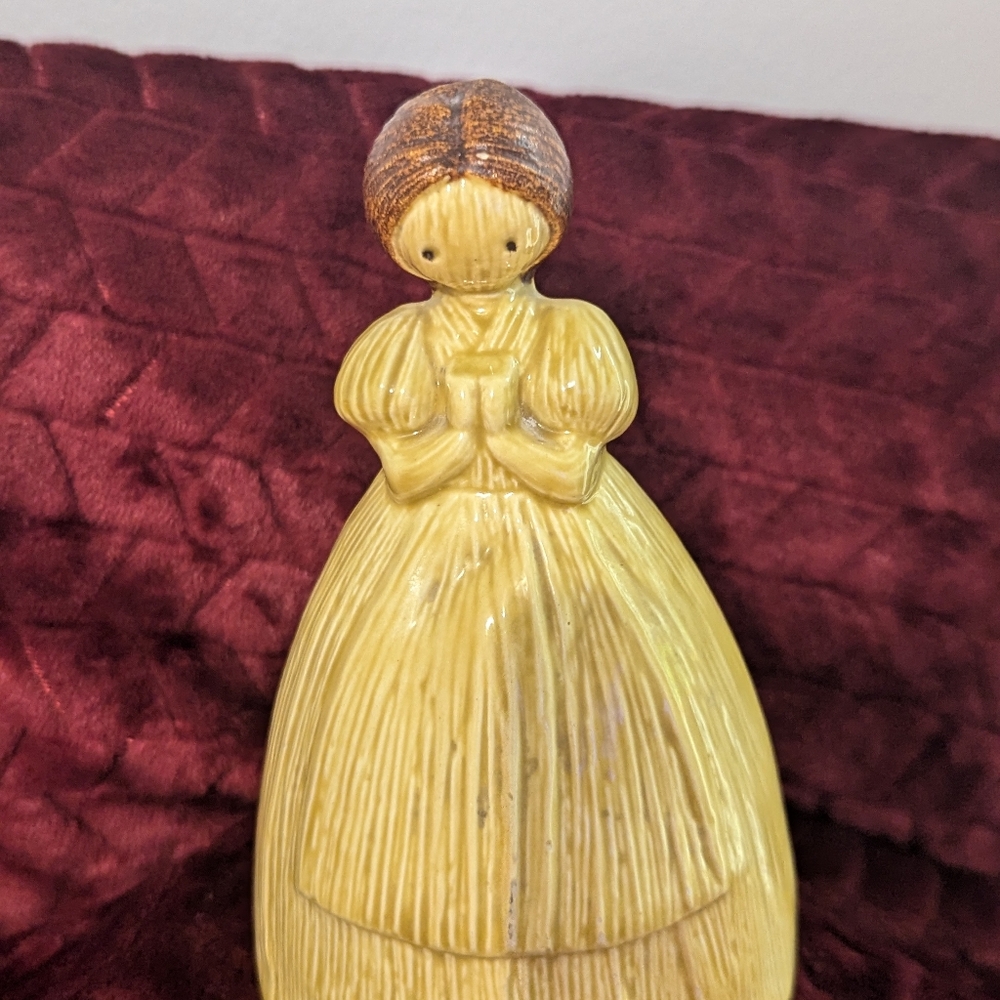 Vintage Sponge Holder Ceramic Corn Husk Girl Figurine